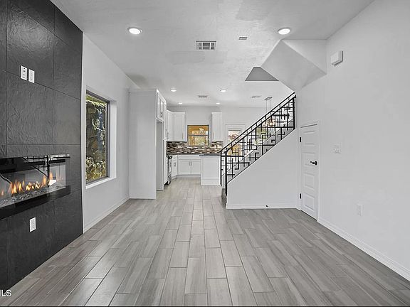 3rd image of 6315 Escondido Dr #L