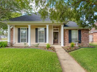 216 Pear Tree Cir, Broussard, LA 70518