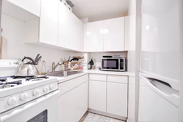 Rented by Urbane Brokerage | media 12