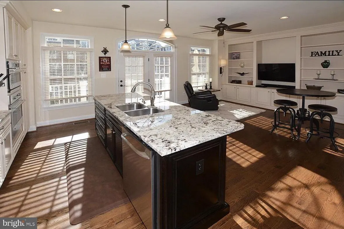 10633 Yorktown Dr — Photo 1
