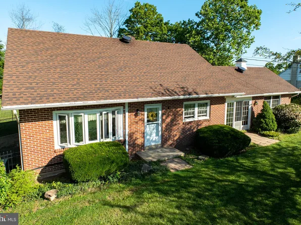 2775 N Charlotte St, Gilbertsville, PA 19525