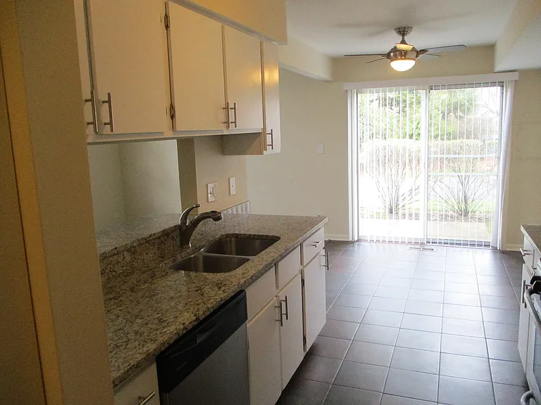 203 Teak Ln — Photo 6