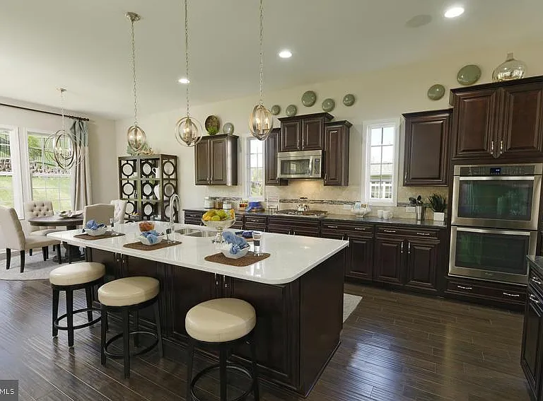 141 Coachman Cir — Photo 9