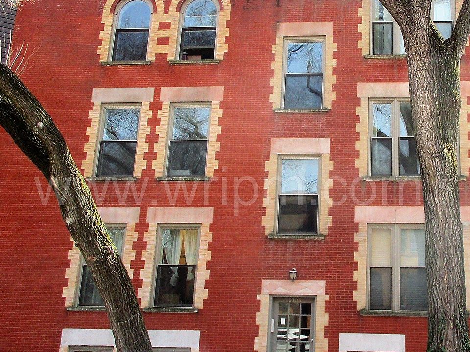 1st image of 924 N Hoyne Ave