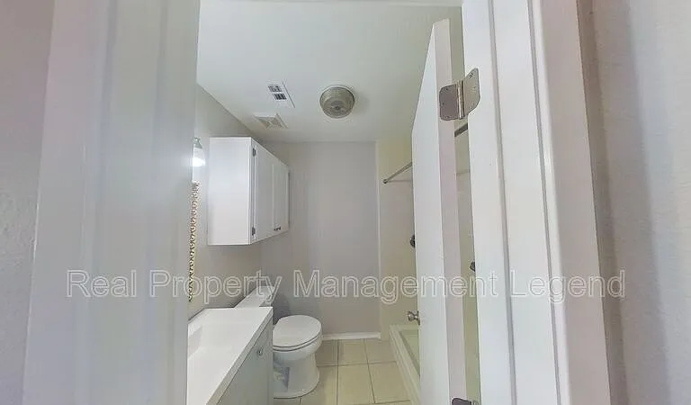 701 S Valentine Dr — Photo 12