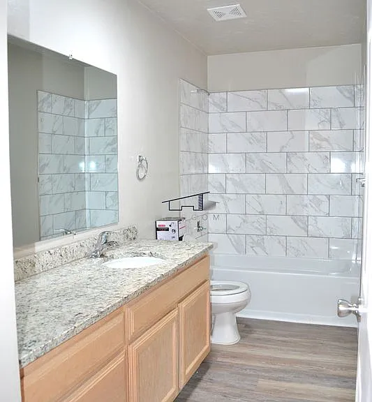 1688 N Main St — Photo 13
