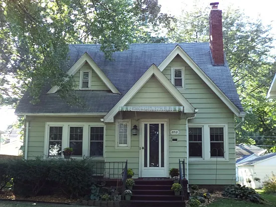 2712 Tremont Ave photo 1