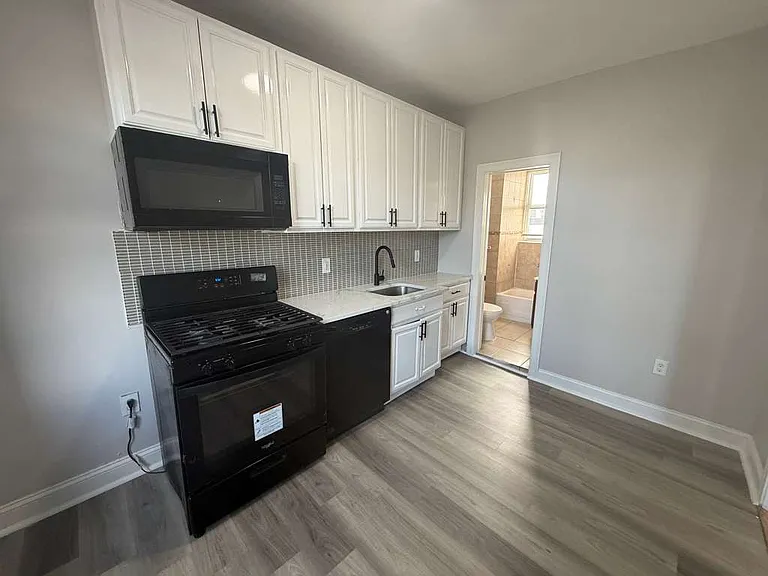 6310-12 Broadway #44 — Photo 1