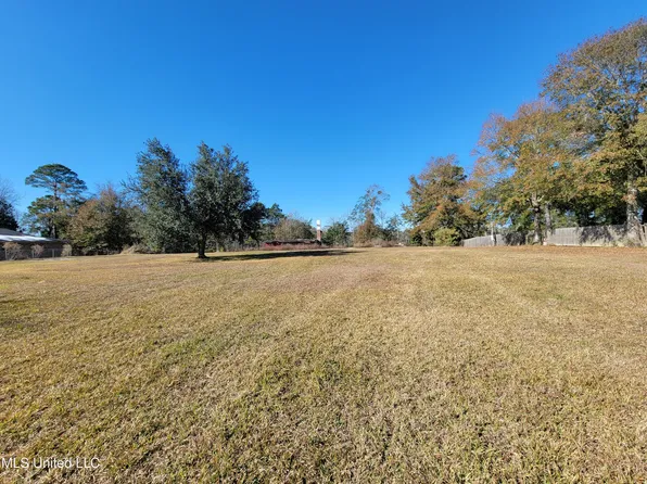 11081 Shorecrest Rd, Biloxi, MS 39532