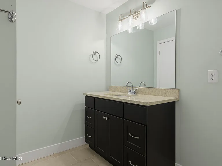 46 Holland Dr — Photo 28