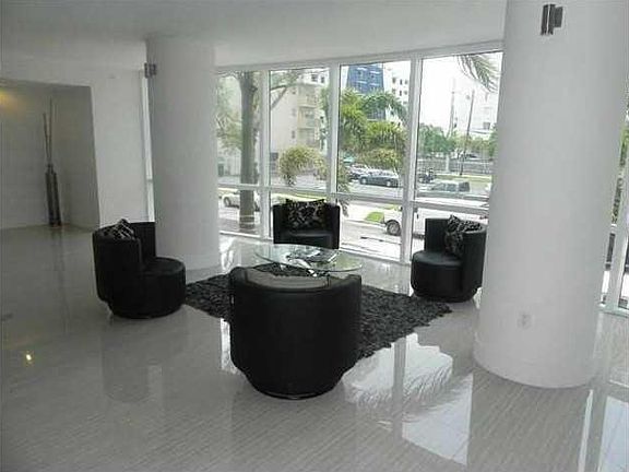 4th image of 602 NE 23rd St #1805