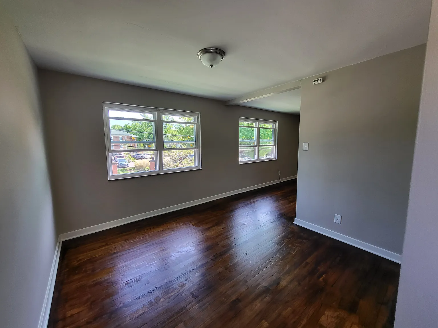 1 bed, 800 sqft, $1,050 — Photo 2