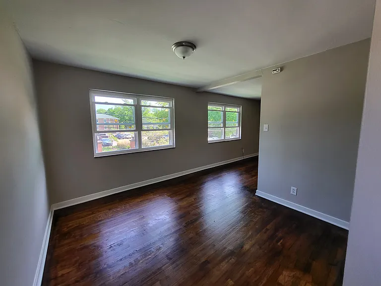 201 E Swissvale Ave #5 — Photo 2