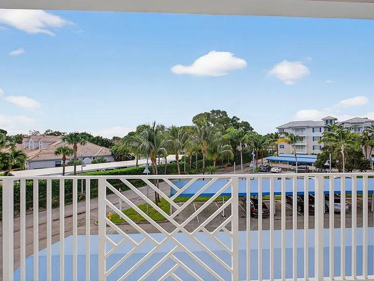 834 Bay Colony Dr S — Photo 31