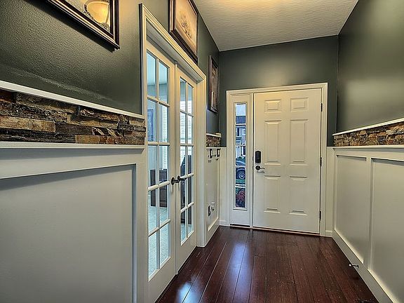 Entry Way Greets you!