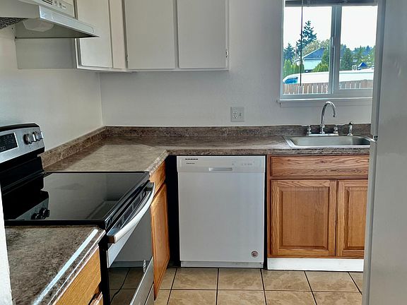 5th image of 224 Hawthorne Ave S #224C