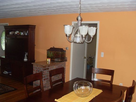 4th image of 228 Essex St