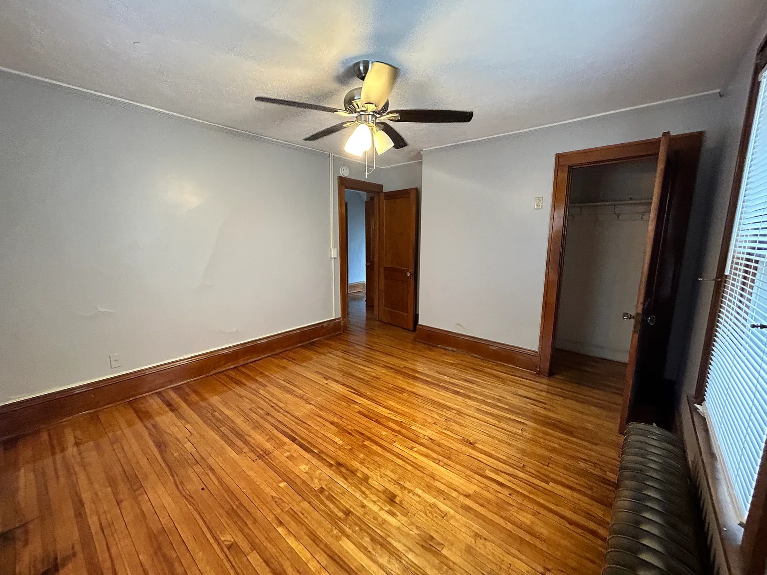 4 bed, $3,000 — Photo 1