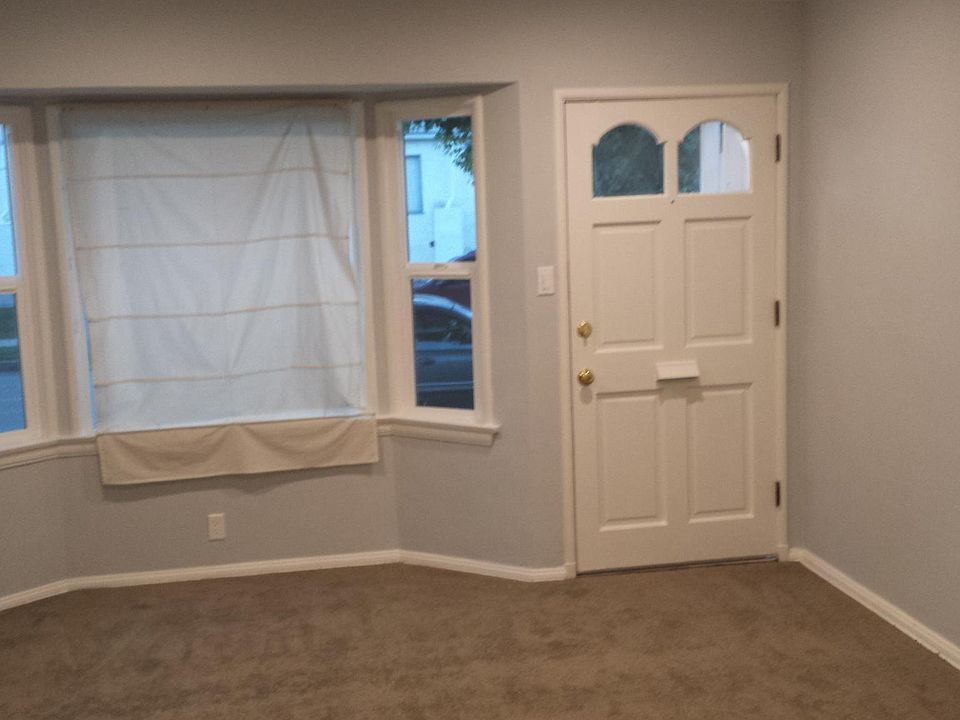 2nd image of 904 W Oak St