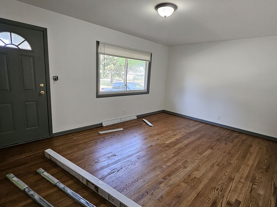 1st image of 7411 W Kiehnau Ave