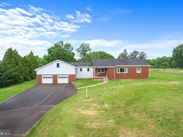 860 Troxel Rd, Lansdale, PA 19446