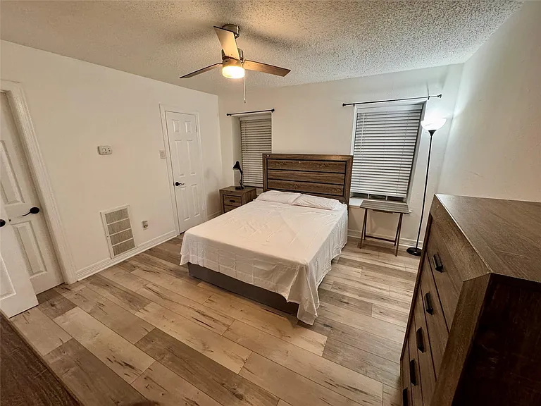3131 Sw Fwy #C-35 — Photo 19