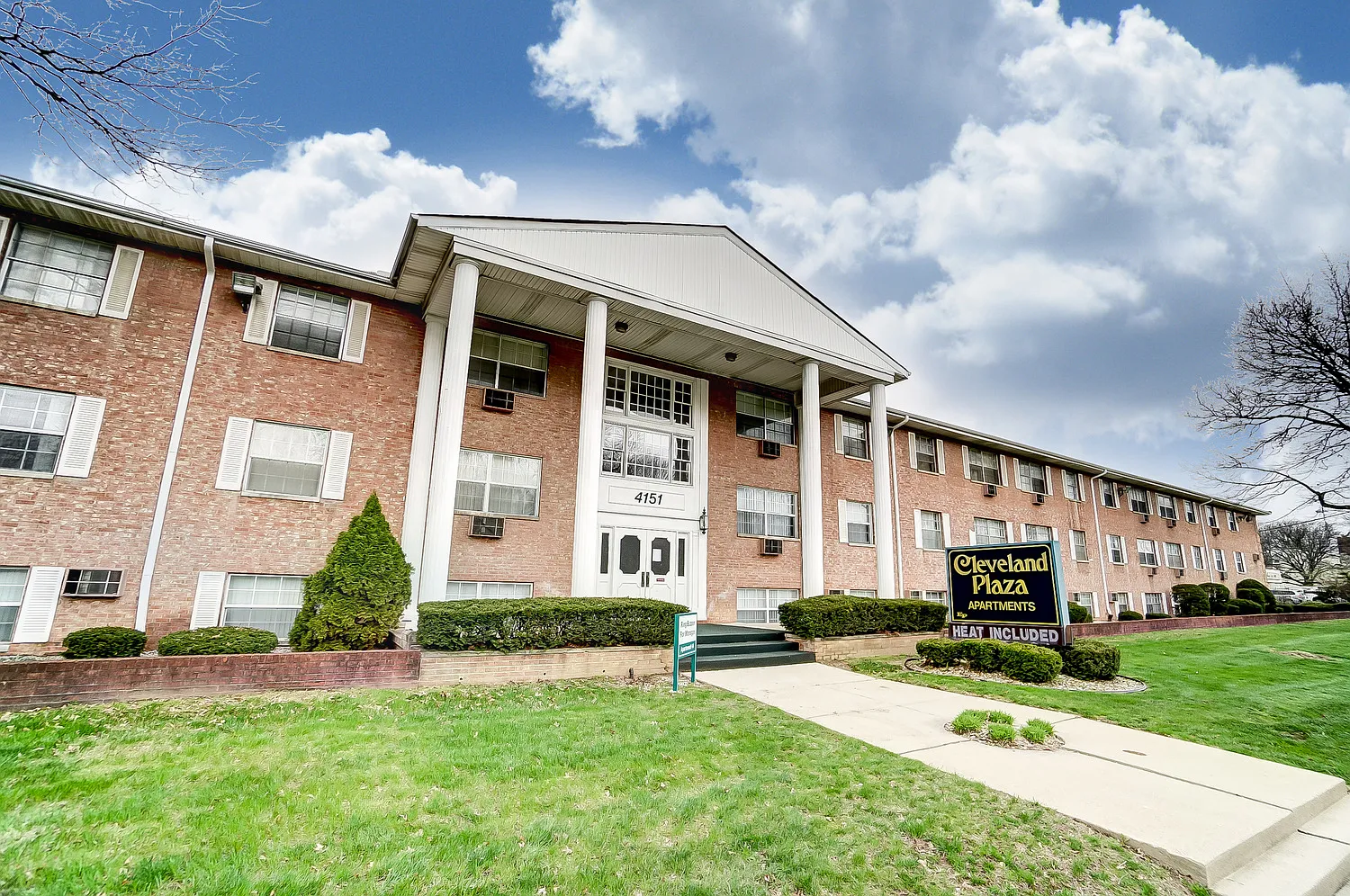 Cleveland Plaza Apartments — Photo 1