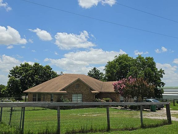 3rd image of 2209 Strader Rd