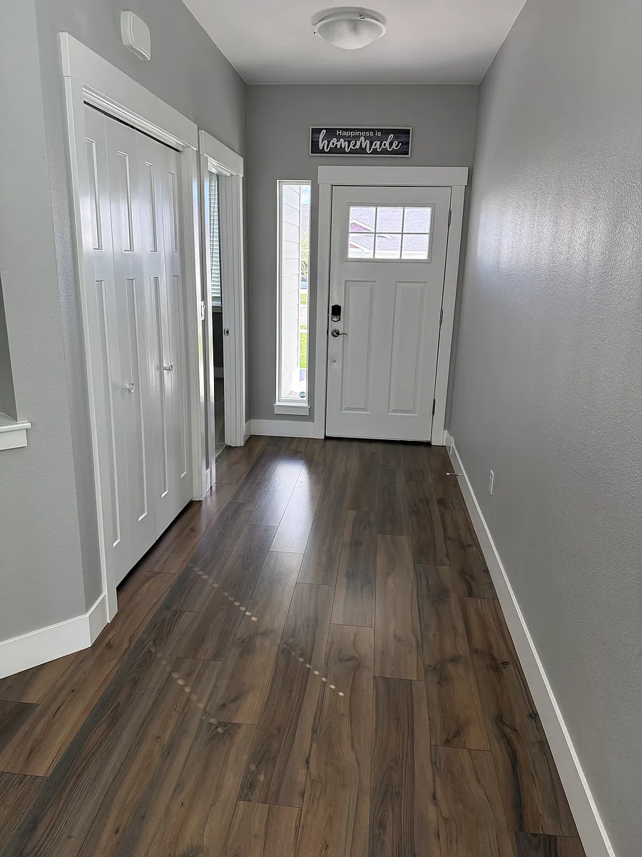 Building Photo - 220 Claret Dr