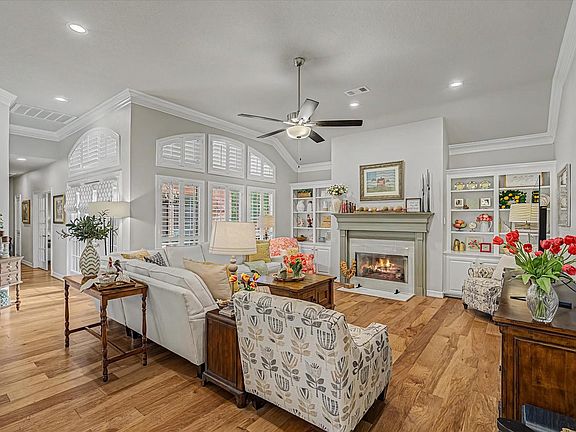 4th image of 22 Red Oak Ct