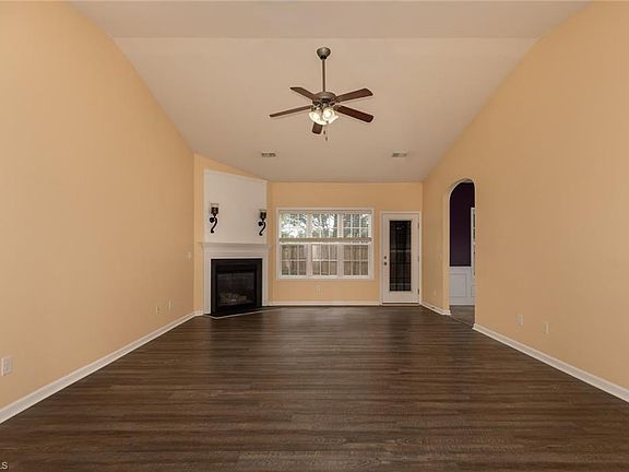 4th image of 2216 Alamar Ct