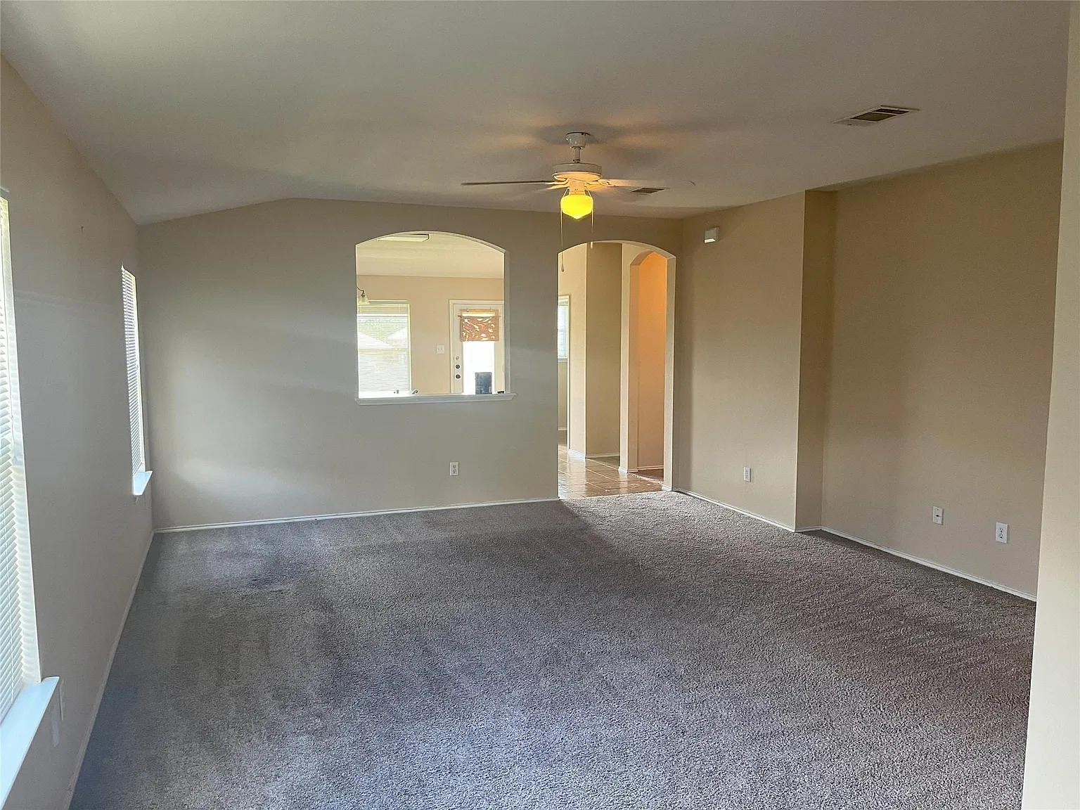 3 bed, 2.0 bath, 1676 sqft, $1,850 — Photo 2