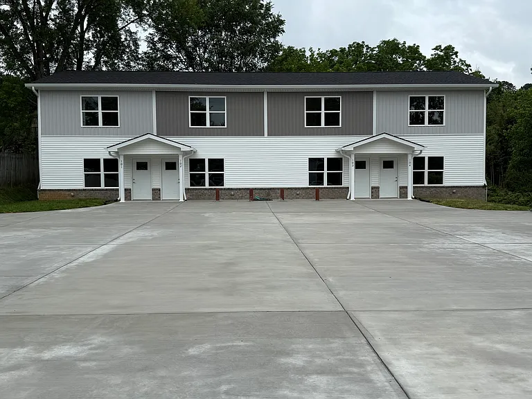109 S Hickory Ln — Photo 1