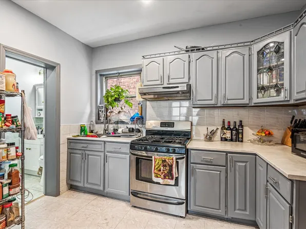 938 Troy Avenue image 9 of 24