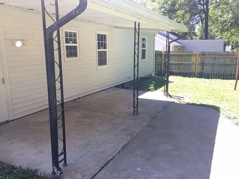 8410 Summit St — Photo 3
