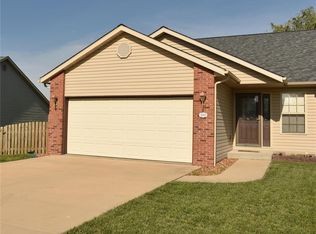 10933 Upland Terrace Dr, Lebanon, IL 62254