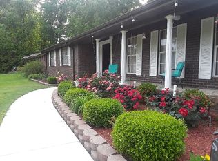 2110 Cove Cir S, Hokes Bluff, AL 35903