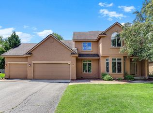 2413 Bridle Creek Trl, Chanhassen, MN 55317