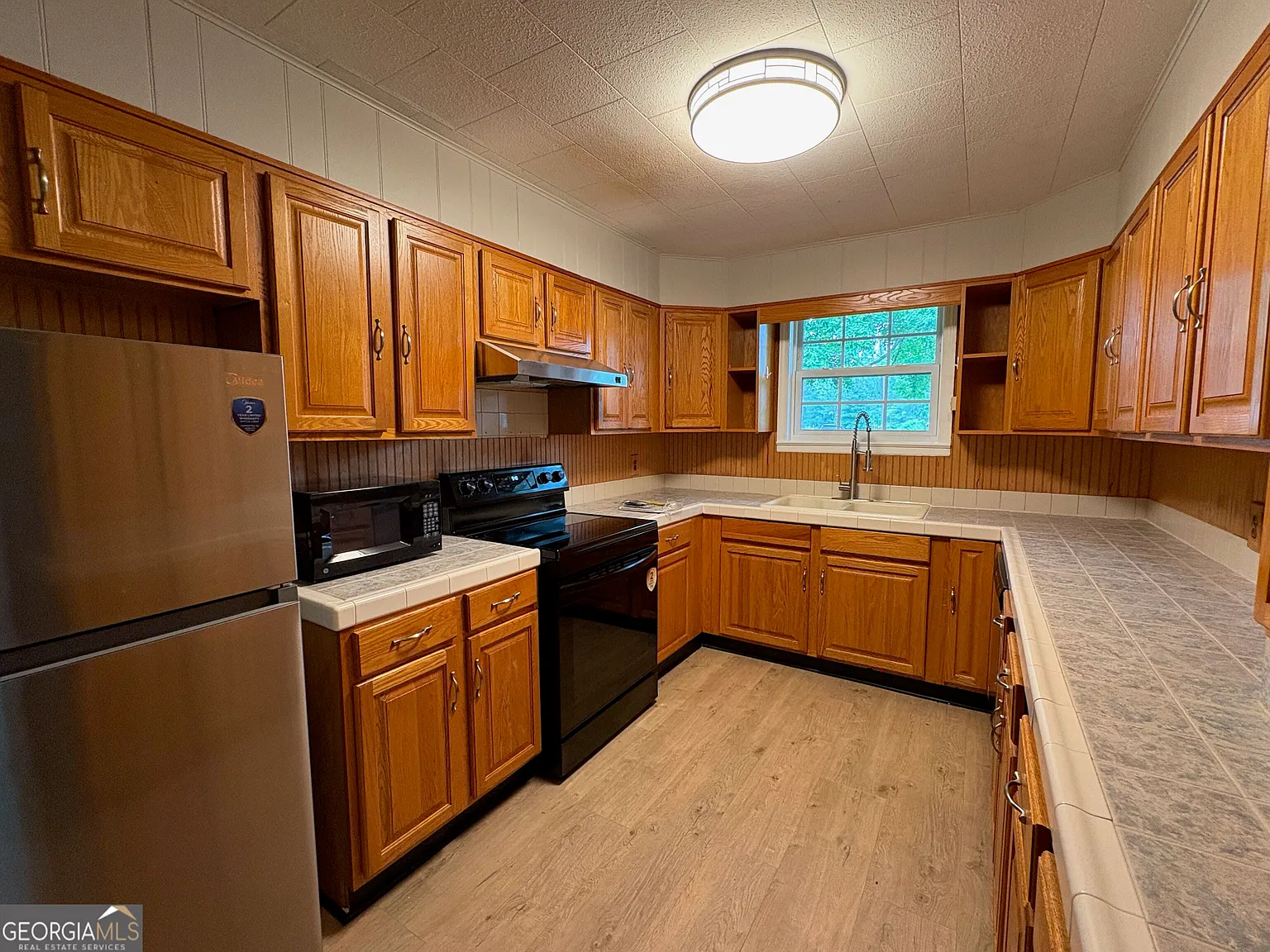 4 bed, 2.5 bath, 2289 sqft, $2,000 — Photo 3