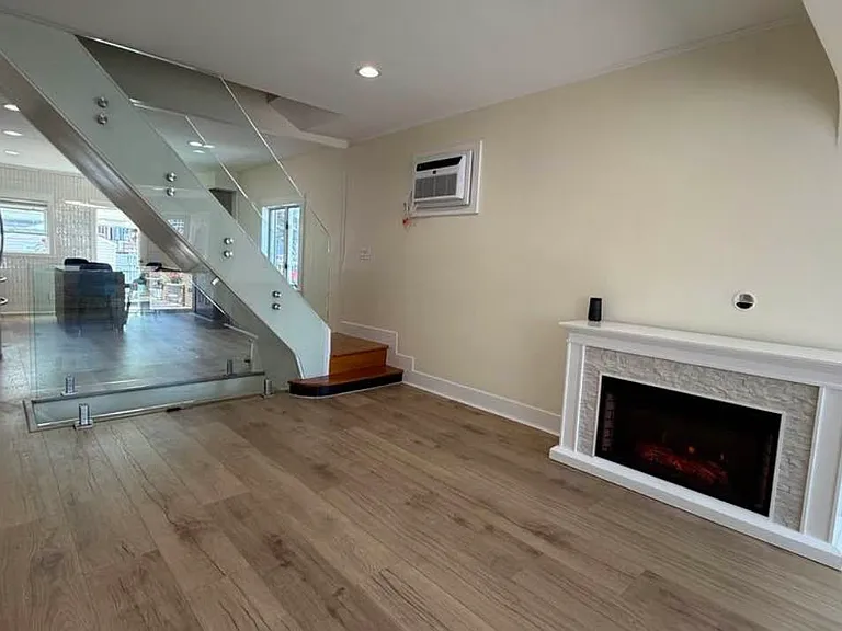 2034 E 71st St #F1 — Photo 16