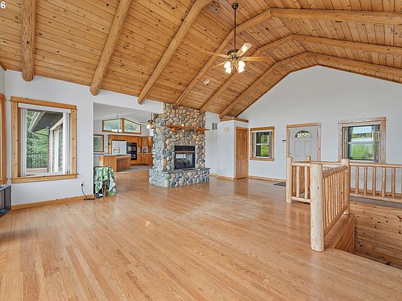 4th image of 44204 SE Marmot Rd