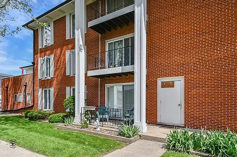 2 bed, 2.0 bath, 990 sqft, $1,458 — Photo 4