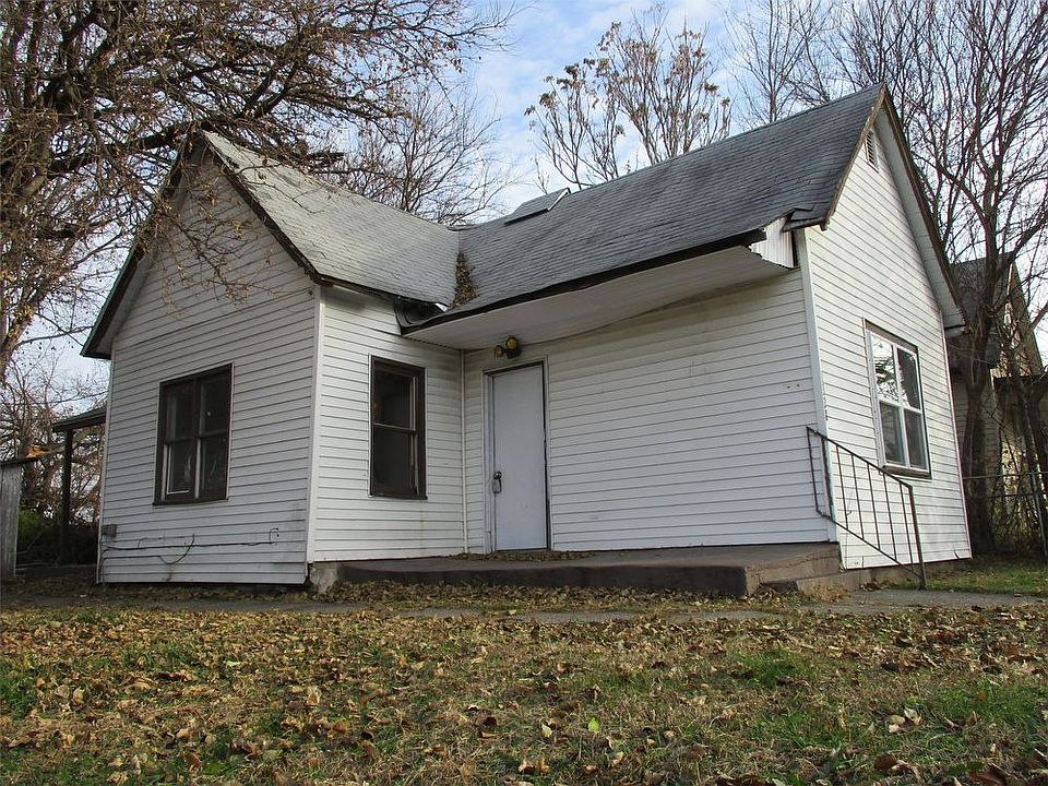 1st image of 1328 Woodley Ave