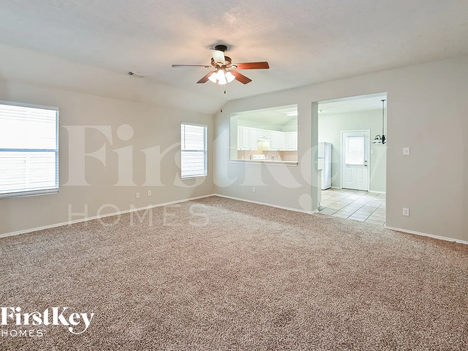 3 bed, 2.0 bath, 1424 sqft, $2,090 — Photo 2