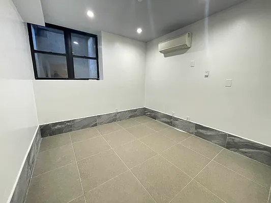 Rented by Tapiro Realty | media 26