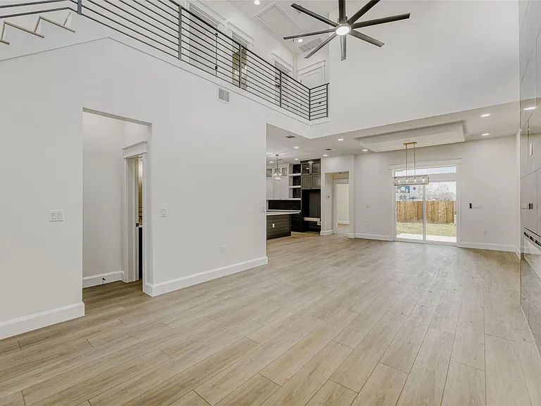 406 E Carrie Mnr — Photo 10