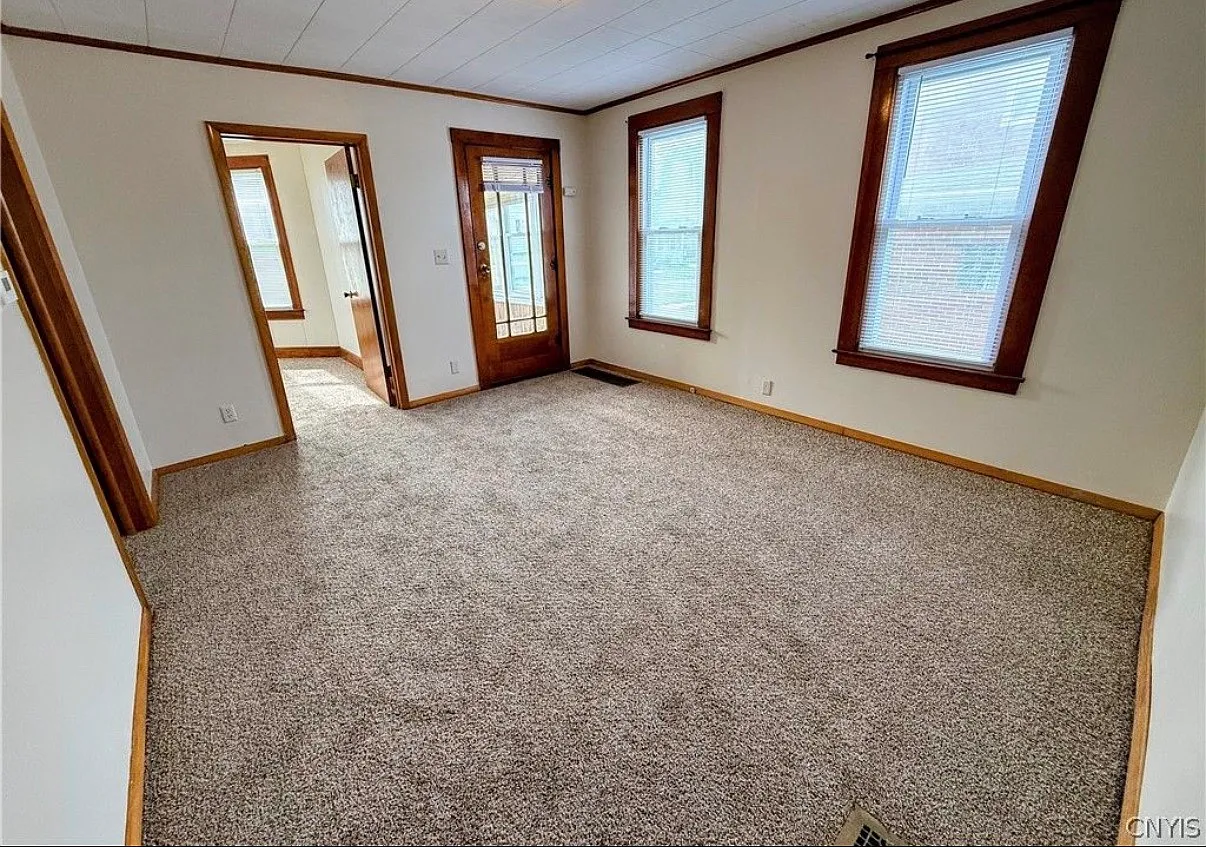 2 bed, 827 sqft, $1,350 — Photo 3