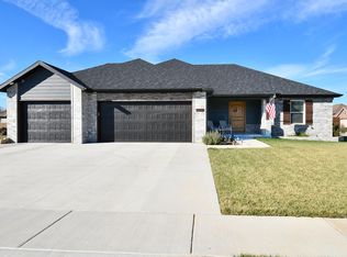 1943 N Vineyard Pl, Strafford, MO 65757