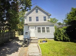 105 Bayview Avenue, Manhasset, NY 11030