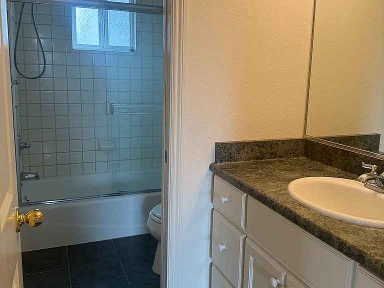 213 Valencia Ave — Photo 16